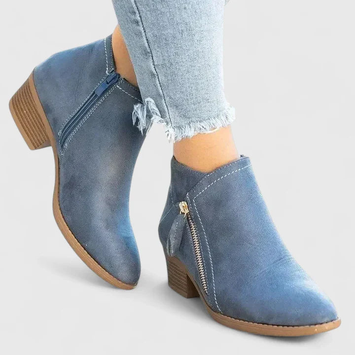 Auryziah | Orthopaedic Boots